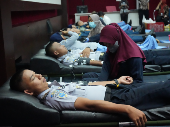 Civitas Akademika dan Taruna/i Melaksanakan Kegiatan Donor Darah dalam Rangka Dies Natalis ke-55 PKTJ