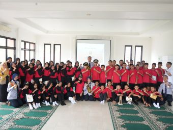 Sinergi Membangun Negeri: Dosen dan Mahasiswa PKTJ Awali Rangkaian Pengabdian Masyarakat di SRMP 13 Banyumas