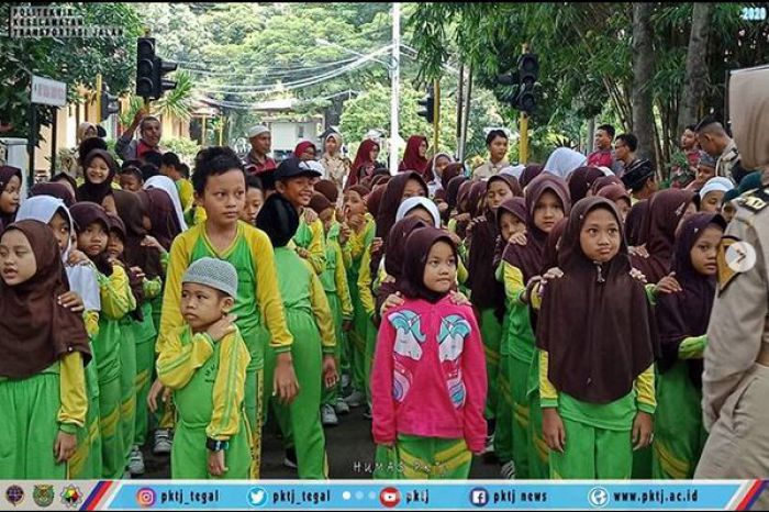 Penyuluhan Keselamatan Jalan kepada SD Al Irsyad Kota Tegal