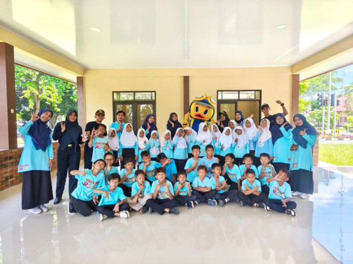 Sosialisasi Keselamatan Berlalu Lintas Bersama Siswa SD Al Biruni Kabupaten Tegal