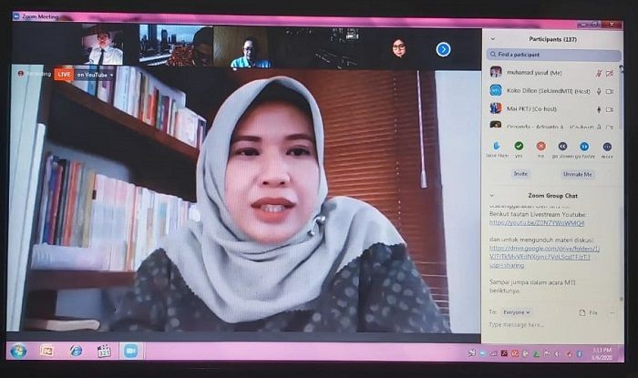 Direktur PKTJ Tegal, Dr. Siti Maimunah saat webinar MTI